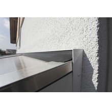 Detail terasy se střechou a přístavbou k domu