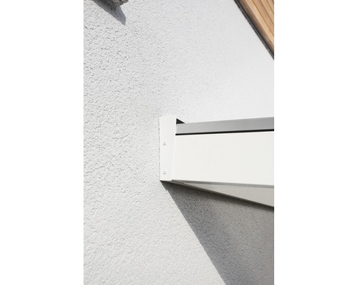Detailní pohled na markýzu namontovanou na stěně