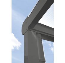 Detail terasového zastřešení se sloupky a střešními prvky