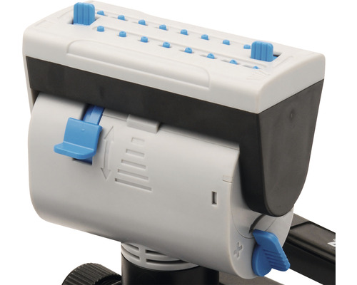 Detailní pohled na rozmetač hnojiv s ovladači pro nastavení množství rozmetání