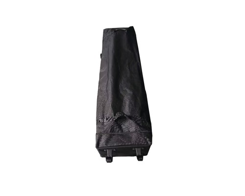 Černá taška s kolečky pro přepravu