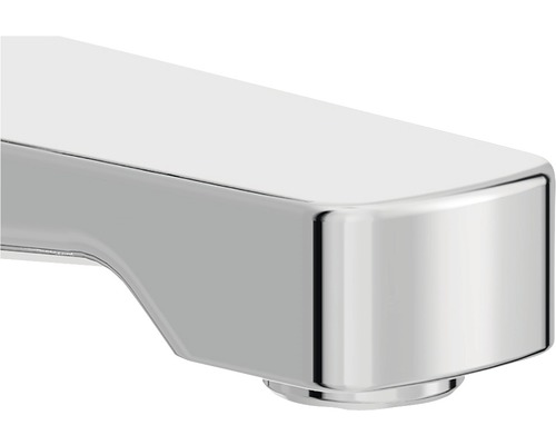 Detail chromované hubice vodovodní baterie