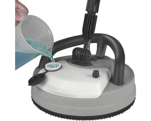 Plošný čistič se plní čisticí kapalinou