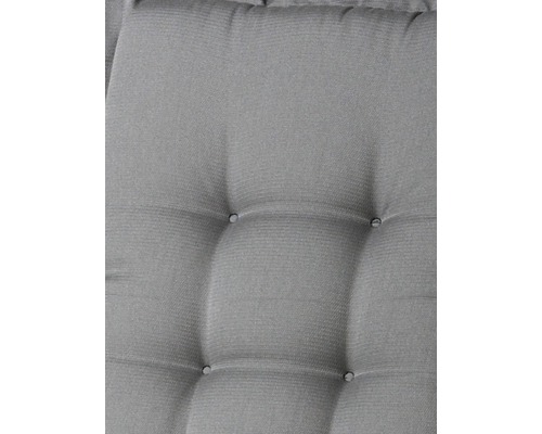 Detailní pohled na prošívaný polštář