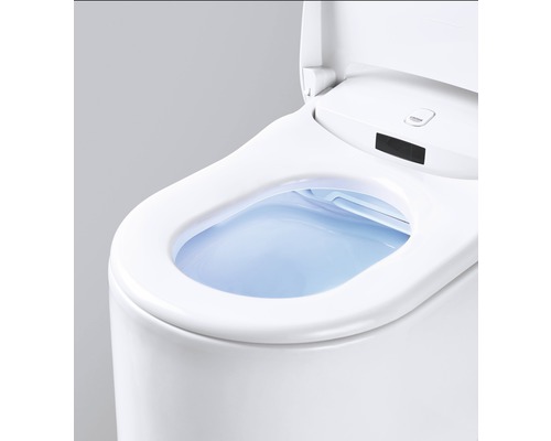 Bílé sprchovací WC s otevřeným víkem