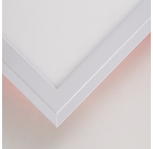 Detailní záběr LED panelového světla s rámem