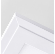 Detail bílého rámu na obraz