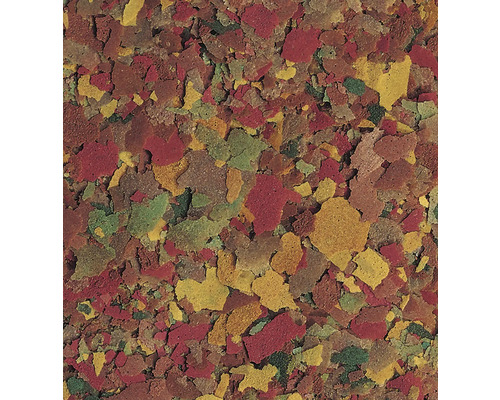 Detailní záběr vločkového krmiva pro ryby