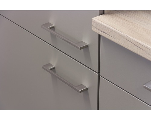 Detail kuchyňské skříňky se zásuvkami a úchyty