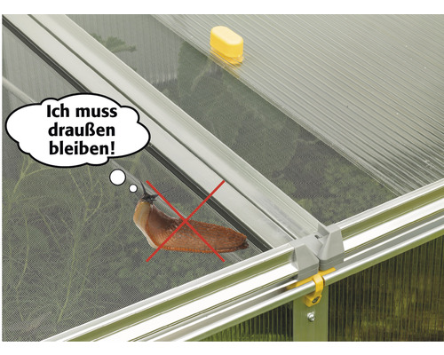 Detailní záběr skleníku s přeškrtnutým slimákem a bublinou s textem Musím zůstat venku!