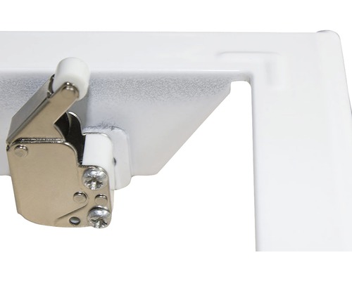 Detail posuvného dveřního vedení s válečkem a zamykacím mechanismem