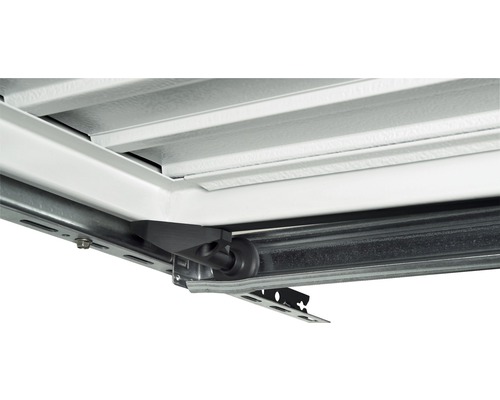 Detailní pohled na pojezdové kolečko garážových vrat s lištou