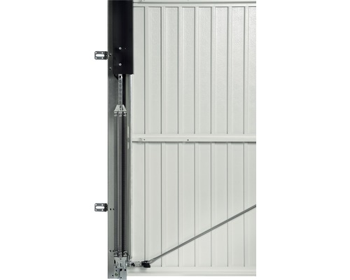 Detail garážových vrat s pružinovým mechanismem