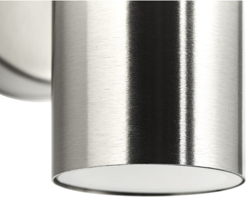 Detail kovového nástěnného svítidla