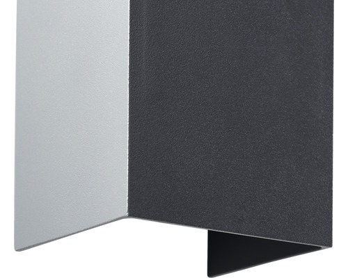 Nástěnné svítidlo z kovu