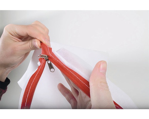 Detail pracího sáčku se zipem