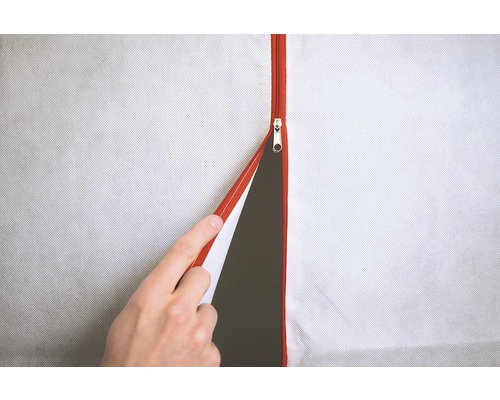 Obal na oděvy se zipem se otevírá