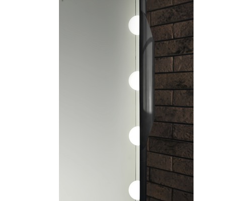 Detail zrcadla s osvětlením