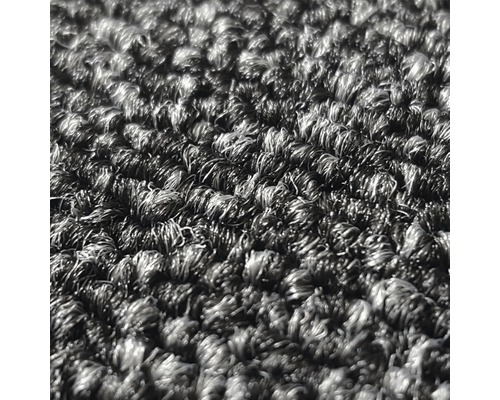 Detail šedého koberce