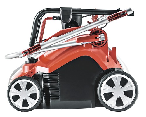 Složený provzdušňovač trávníku s kolečky