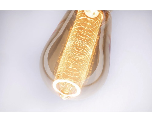 Detailní záběr na Edisonovu žárovku