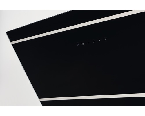 Detailní záběr digestoře s ovládacím panelem a indikací úrovně výkonu