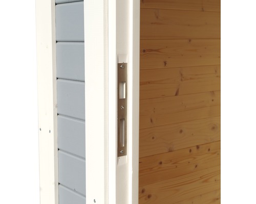Detailní pohled na kovovou západku dveří