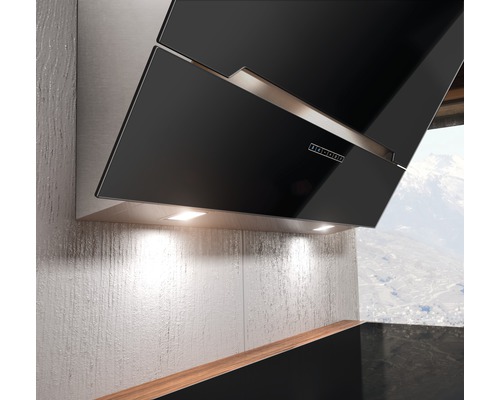 Odsavač par s černým sklem a osvětlením