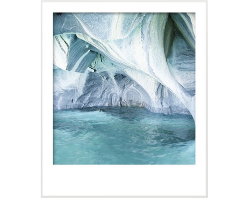 Zarámovaný obrázek s pohledem na jeskyni