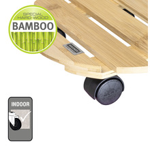 Podstavec na květináč z bambusu s kolečky pro vnitřní použití