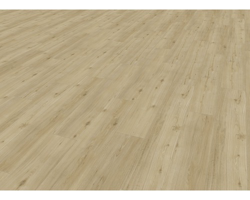 Detail světlé laminátové podlahy s dřevěnou strukturou
