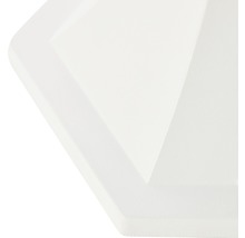 Detailní pohled na výrobek s geometrickými tvary a zaoblenými hranami