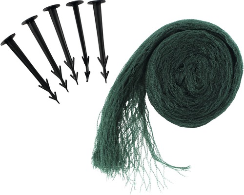 Zelená síť na ochranu ptactva s pěti černými kolíky