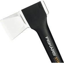 Sekera Fiskars s ocelovou hlavou a rukojetí FiberComp