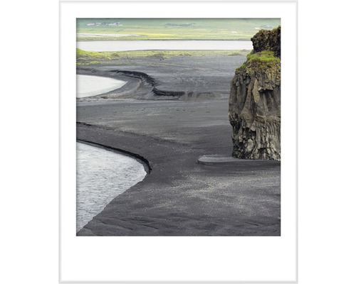 Fotografie krajiny s vodou a skálou