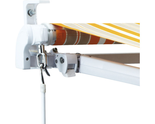 Detail markýzy s pruhovaným vzorem a klikou