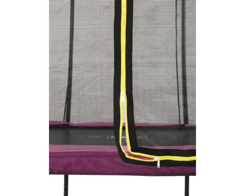Detail trampolíny s ochrannou sítí a zipem