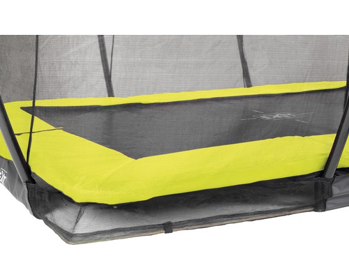 Detail trampolíny s ochrannou sítí