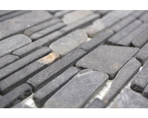 Detail mozaikových dlaždic z přírodního kamene