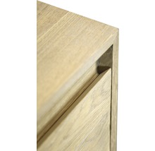 Detail dřevěné skříňky se zásuvkou