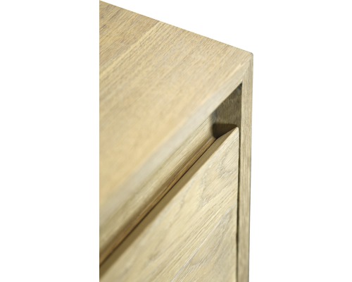 Detail dřevěné skříňky se zásuvkou