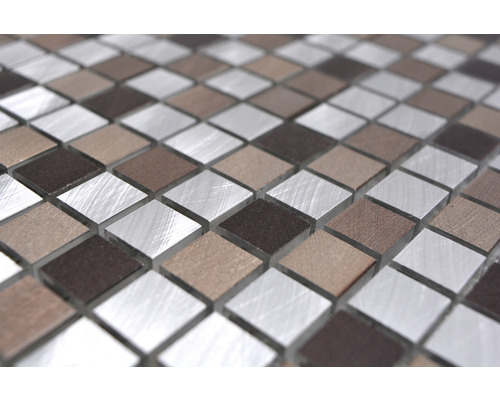 Detailní záběr na mozaikové dlaždice