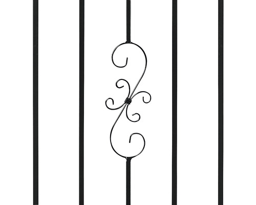 Detailní pohled na prvek plotu s ozdobnou kovovou vložkou