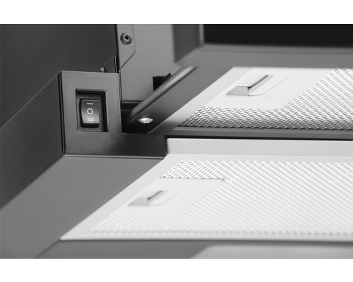 Detail odsavače par s vypínačem a tukovými filtry.