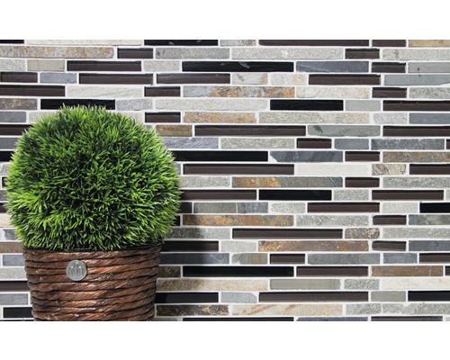 Mozaiková dlaždice s rostlinným aranžmá v květináči