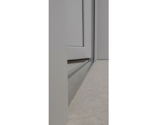 Detail posuvných dveří s vodící lištou