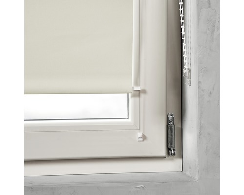 Roleta na okně s řetízkovým ovládáním