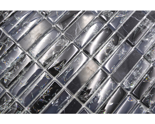 Detail mozaiky ze skla a přírodního kamene