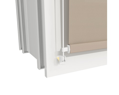 Detailní pohled na roletu s upínací konzolou na okně