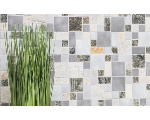Mozaiková dlaždice s trsem trávy